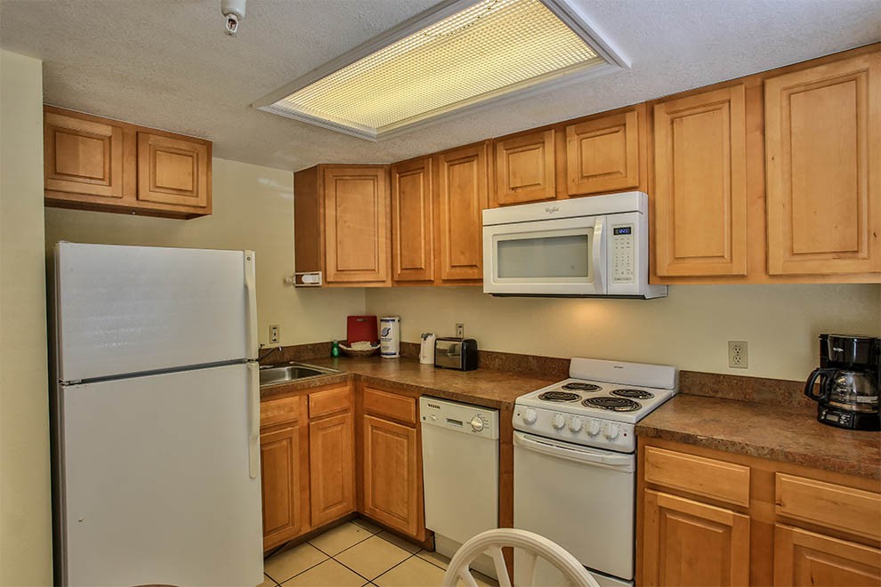 Unit-106-11 Kitchen.jpg